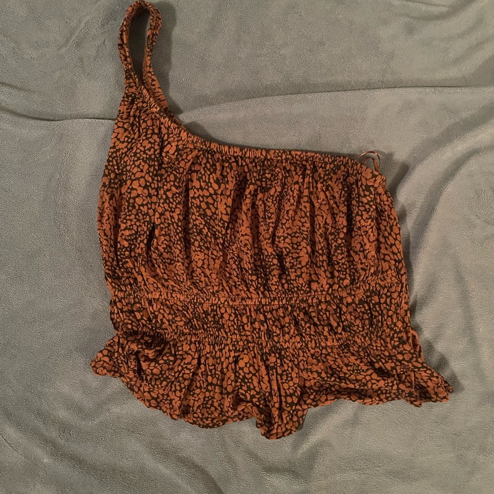 One shoulder crop tank